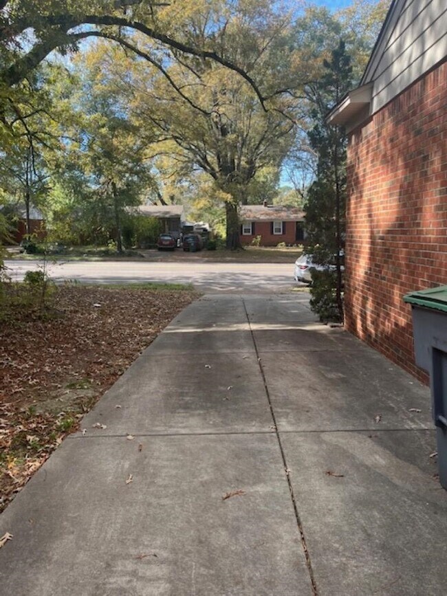 Building Photo - 1022 S White Station Rd