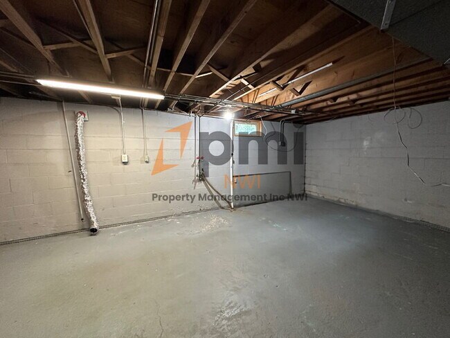 Building Photo - 408 E Clark St