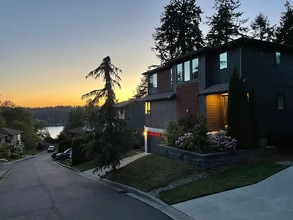 Building Photo - 11118 SE 62nd Pl