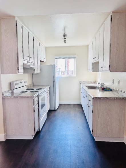 Building Photo - 853 Cherrywood Way