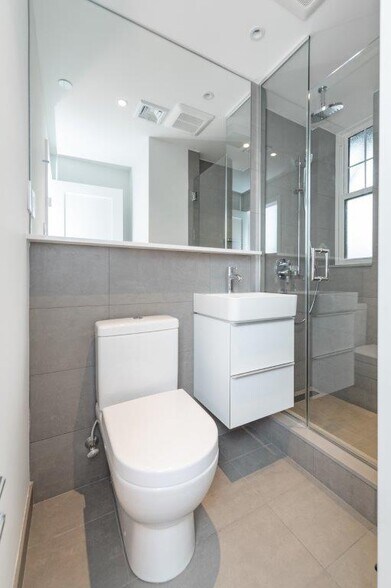 Building Photo - 15 Forest St