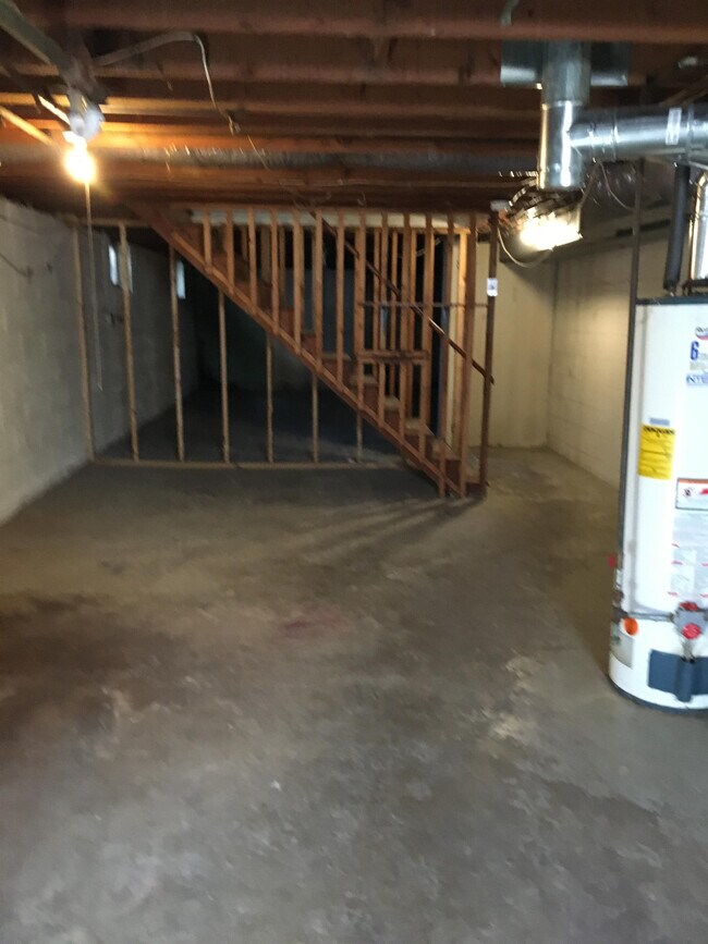 Building Photo - 5608 S 28th Ave