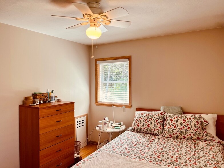 Building Photo - 4328 York Ave S