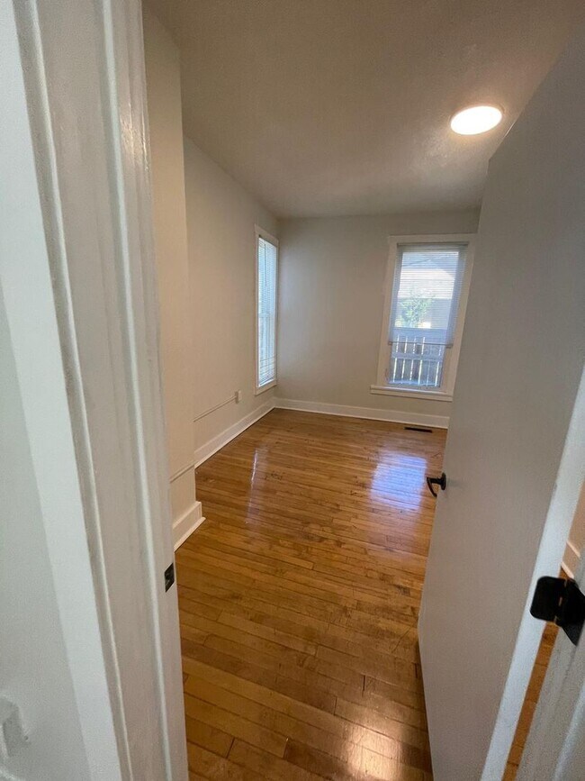 Building Photo - Your Ideal Living Space!