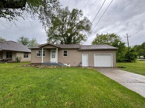 Building Photo - Available Now 2 bedroom 1 bathroom with 2 car garage