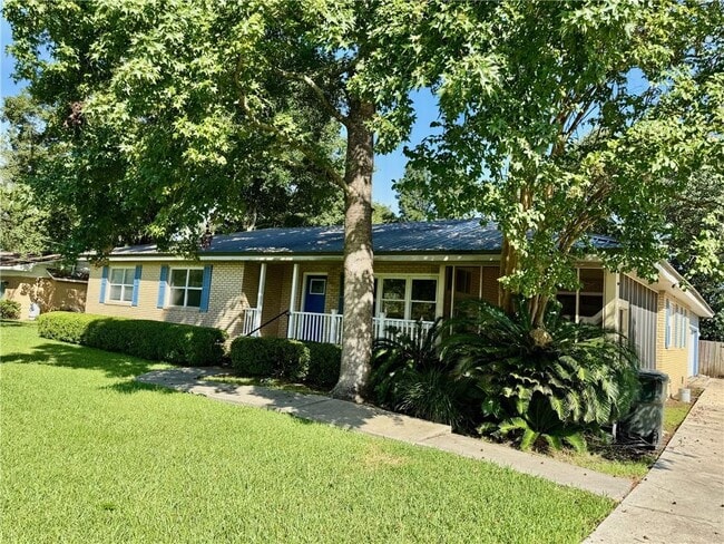Building Photo - 107 S Lake Dr