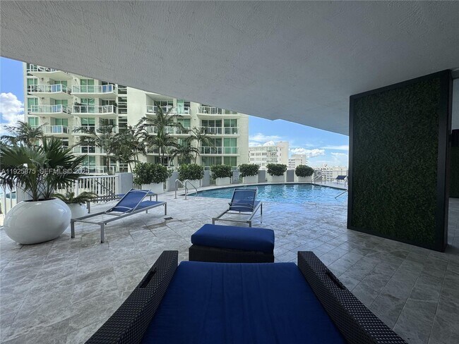 Building Photo - 170 SE 14th St