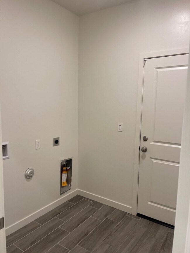 Building Photo - Gorgeous home for rent in SW Bakersfield- ...