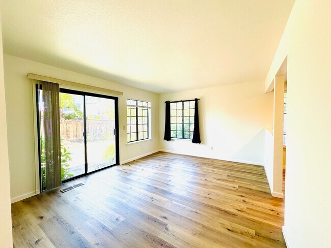 Building Photo - 1537 Yarberry Dr