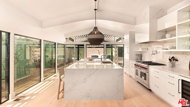 Building Photo - 27044 Malibu Cove Colony Dr