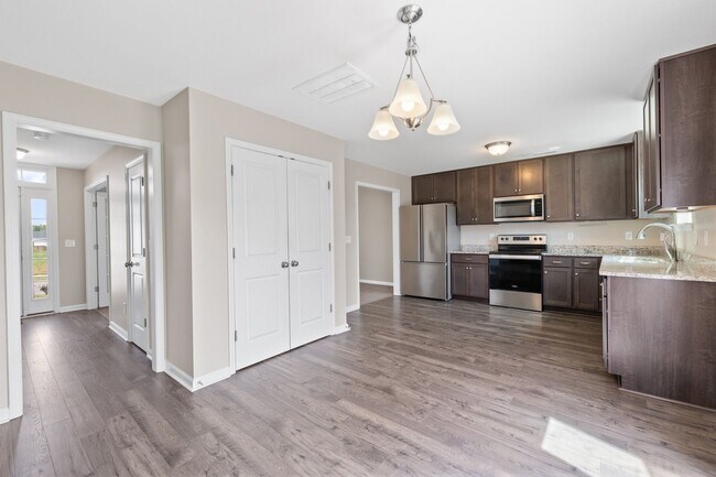 Building Photo - 230 Rosewood Ln