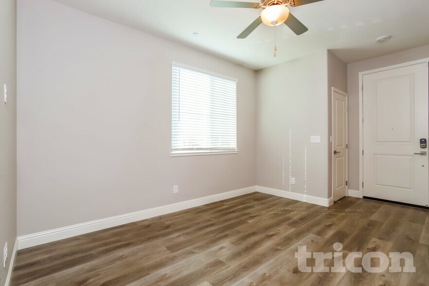 Building Photo - 2076 Comstock Ln