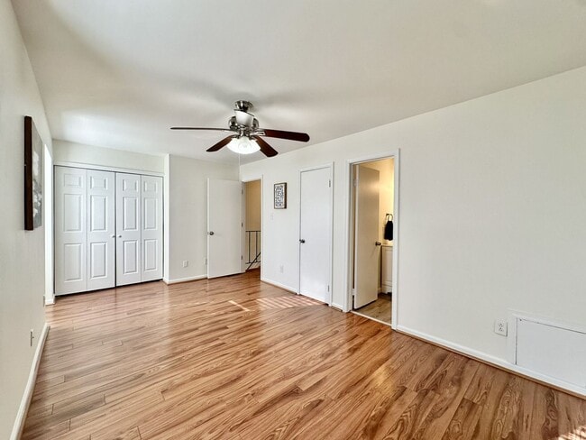 Building Photo - Updated & READY NOW!! A 3-Bedroom Great Neck Home! Excellent Schools! All Appliances Convey!