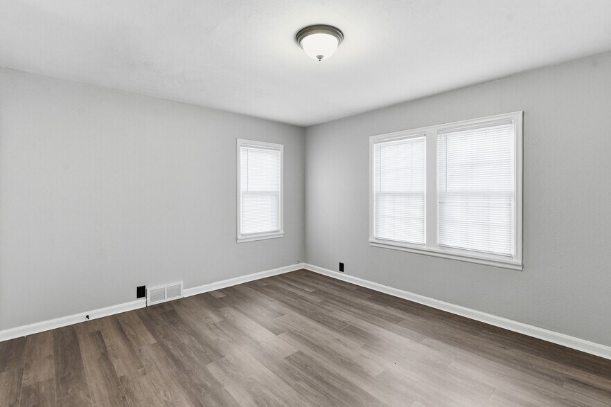 Building Photo - 4677 N 60th St