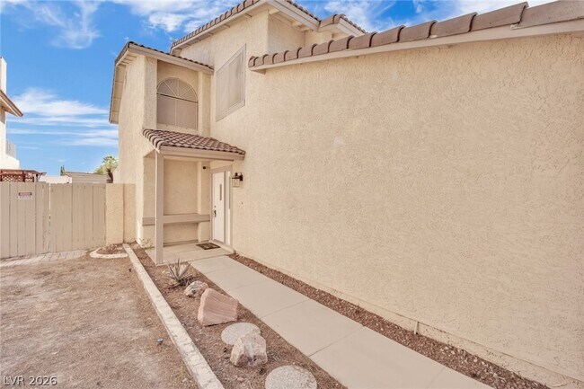 Building Photo - 8136 Spur Ct
