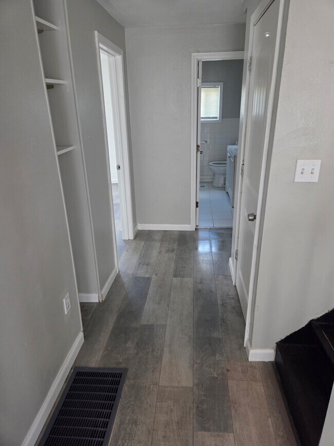 Building Photo - 1801 Jerome Ln