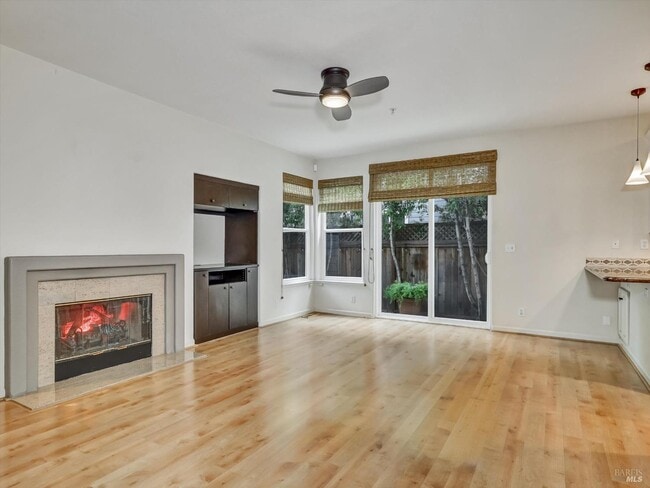 Building Photo - 128 Baypoint Dr