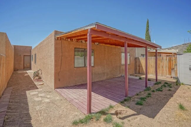 Outdoor patio - 6909 Cleghorn Rd NW
