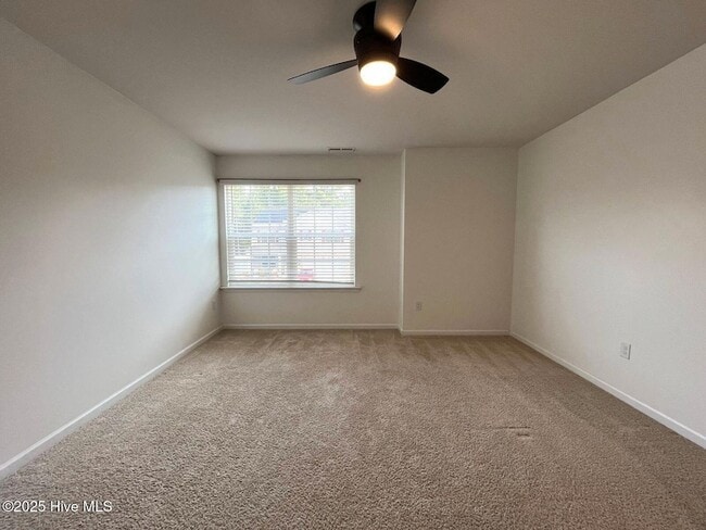 Building Photo - 275 Roberts Pl