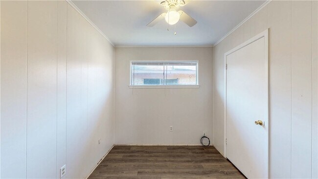 Building Photo - 206 Lynn Dr