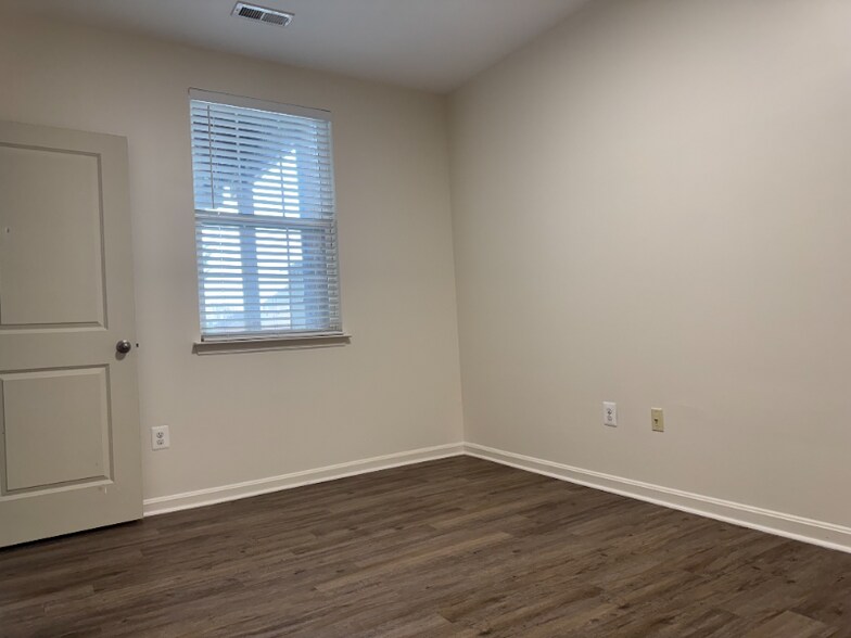 Building Photo - 12944 Yellow Jacket Rd