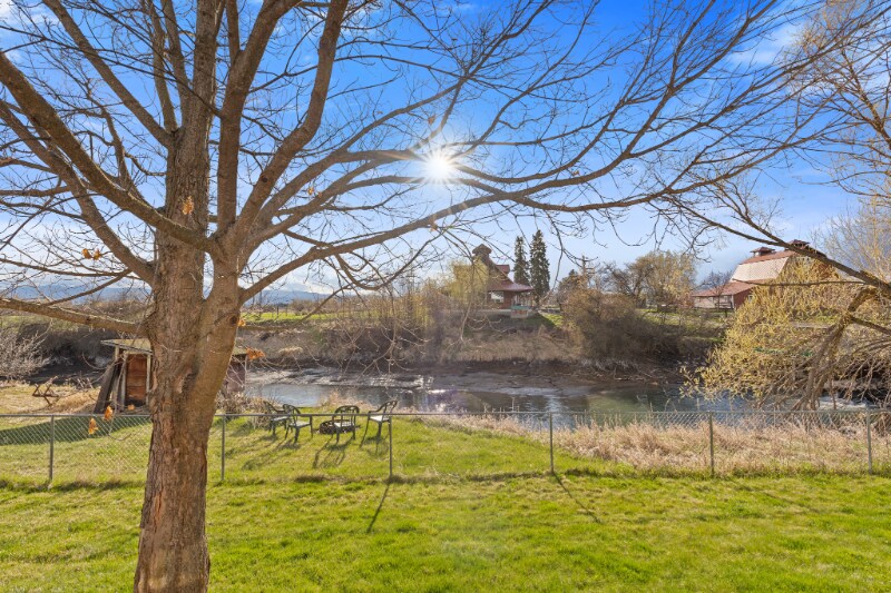 Building Photo - 670 Riverside Rd