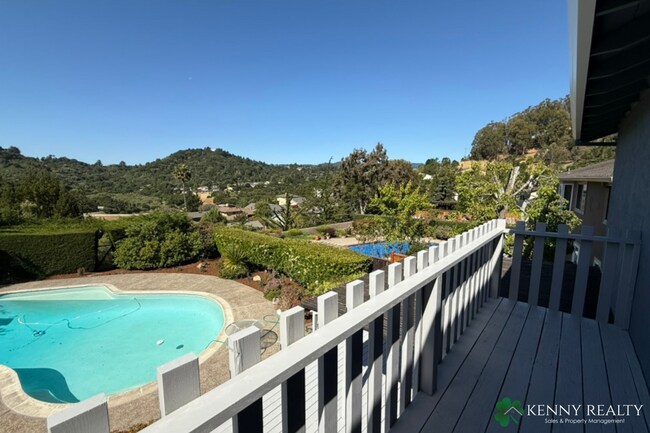 Building Photo - Large Updated 5 Bedroom Home in San Mateo ...