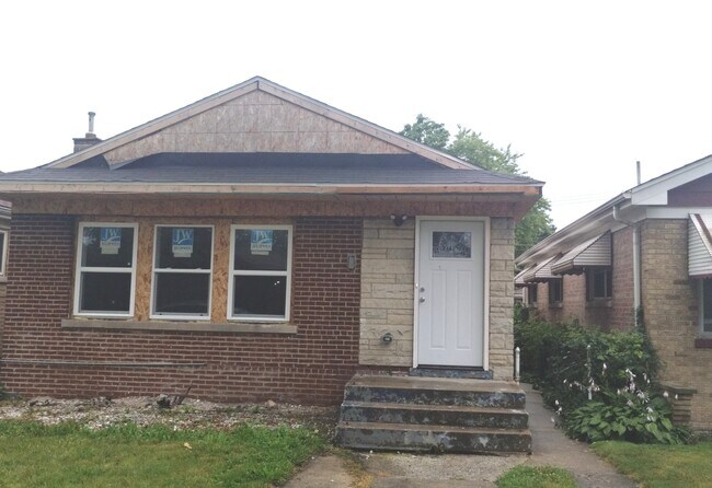 Building Photo - 219 E 89th Pl