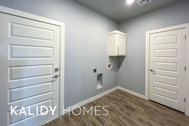 Building Photo - 214 Olde Ml Ct