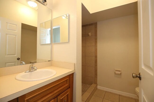 Building Photo - Spacious 2 Bed / 2 Bath Townhome in Eagle ...