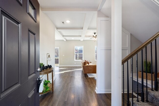 Building Photo - 2433 Bucklin Dr