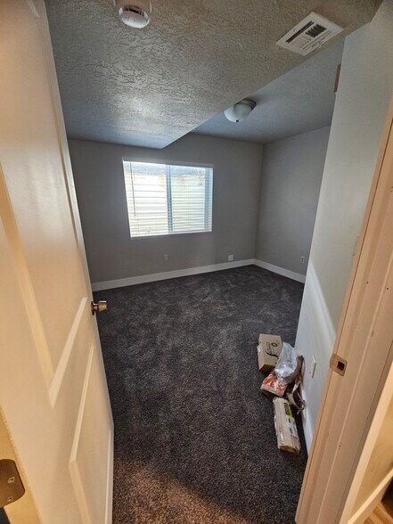 Building Photo - 649 E Mt Dutton Way