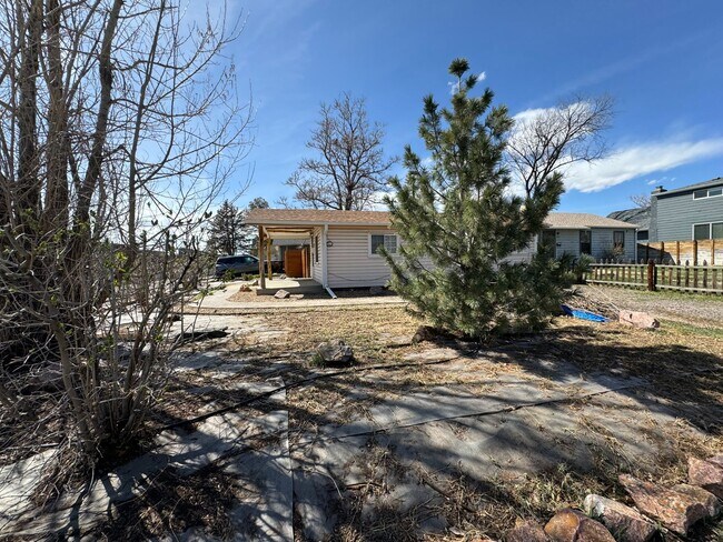 Building Photo - Charming 2 bedroom House
