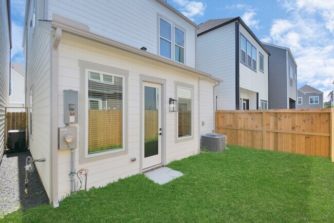 Building Photo - 8419 Berry Brush Ln