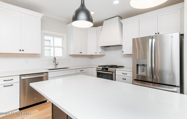 Building Photo - 6100 Passionflower Dr