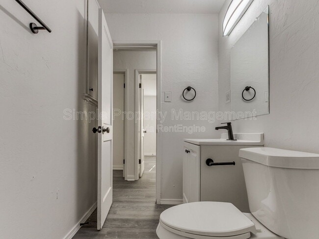 Building Photo - 405 E Northrup Dr