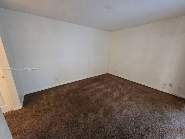 Building Photo - 3252 Foxcroft Rd