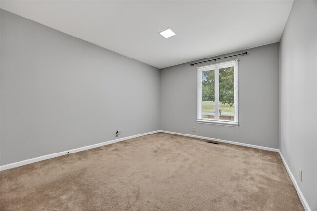 Building Photo - 717 Goodpasture Terrace