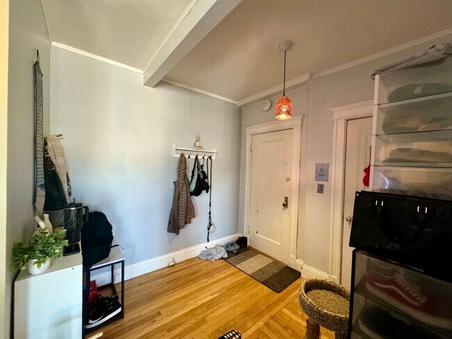 Building Photo - Spacious Cambridge 1 Bed