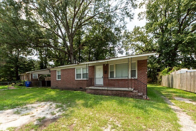 Building Photo - 3 Bedroom, 1 Bathroom Home in Waylyn Subdivision - North Charleston