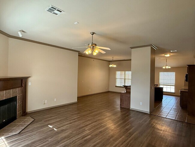 Building Photo - Gorgeous Four Bedroom Home in Scissortail Landing of Edmond