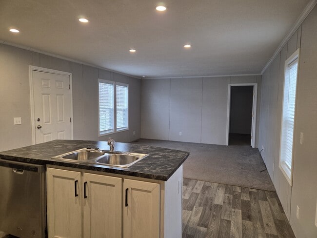 Building Photo - 152 Donald Ave