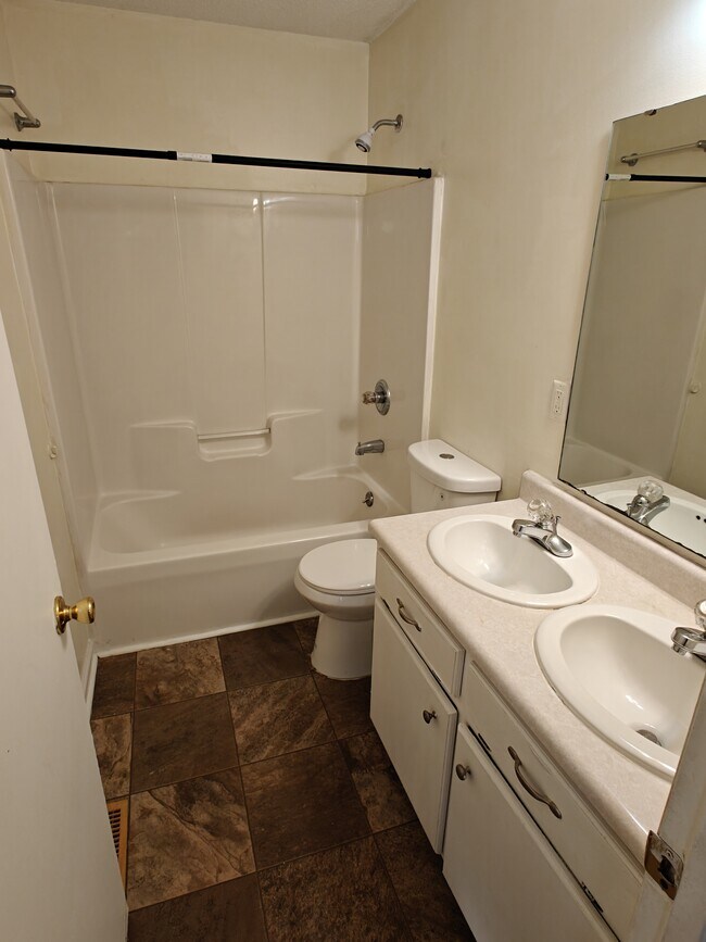 Building Photo - 11 Silver Spur Ct