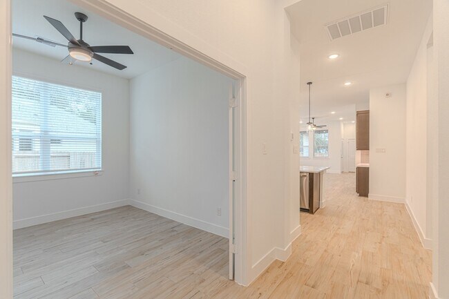 Building Photo - 719 Campbell Xing Ct