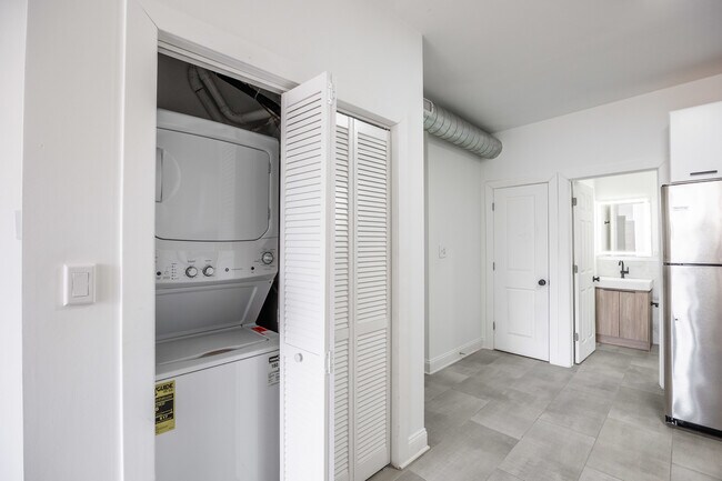 Building Photo - 1841 N Kedzie Ave