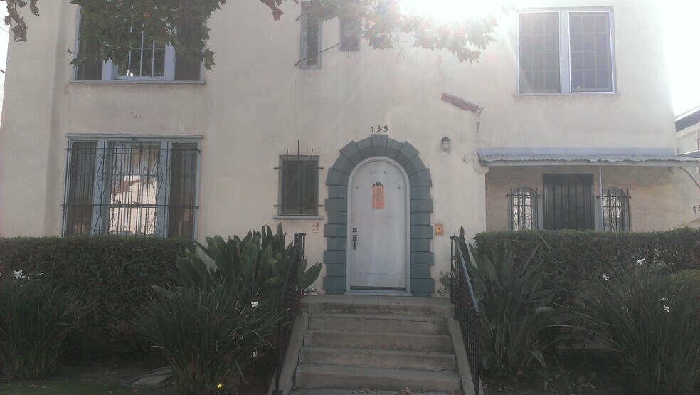 Building Photo - 737 N Alfred St