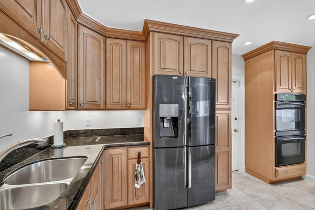 Building Photo - 111 Vassar Dr