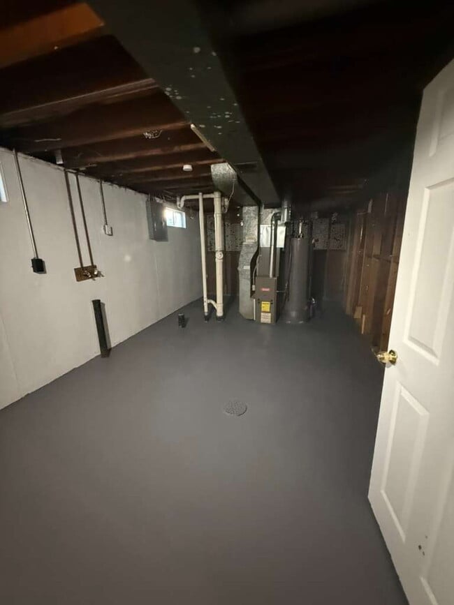 Building Photo - "Charming 3-Bedroom Gem on Walker Avenue – Cozy Living in St. Louis!"  Section 8 Welcome