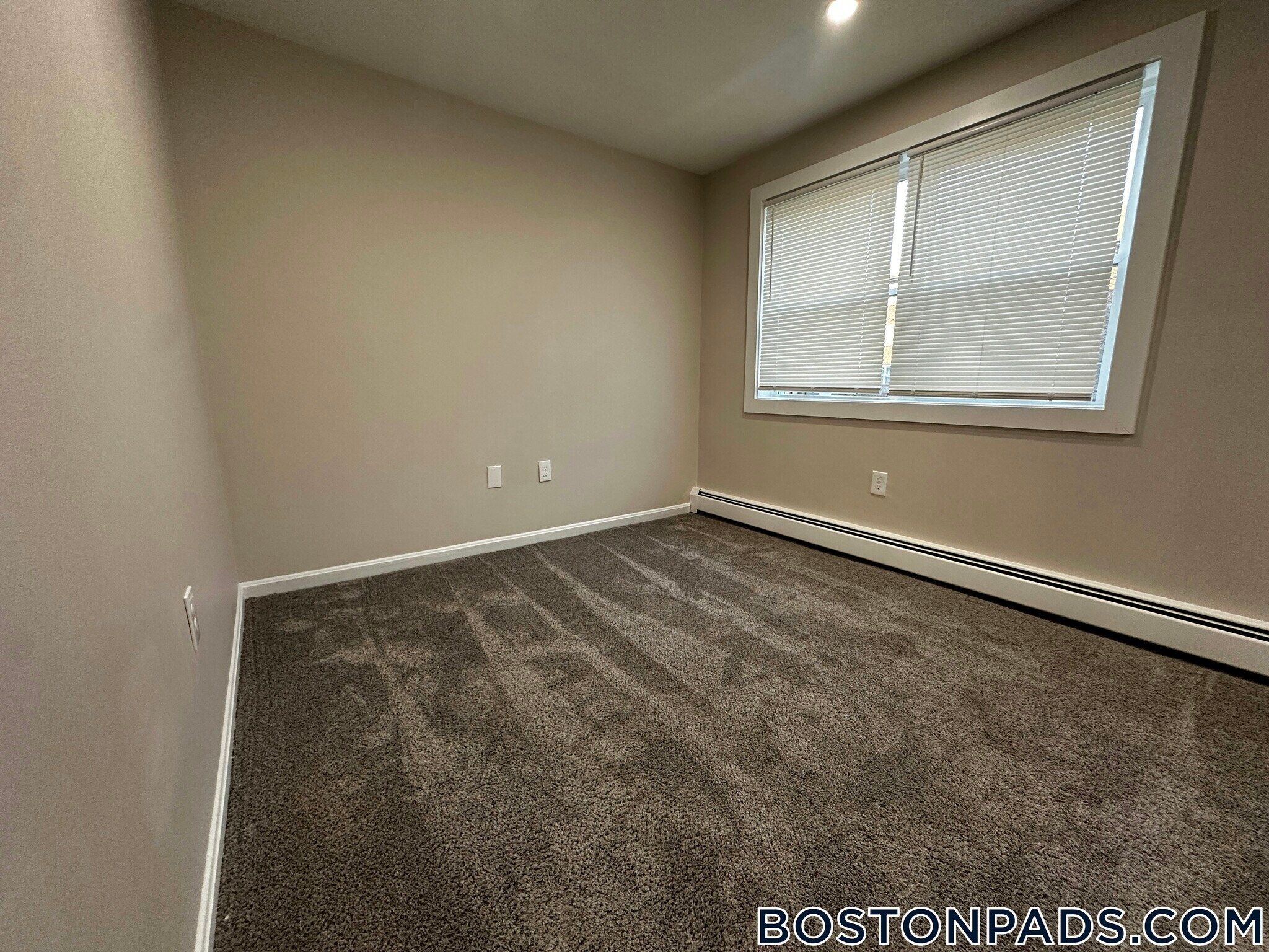Building Photo - 15 Kenmar Dr