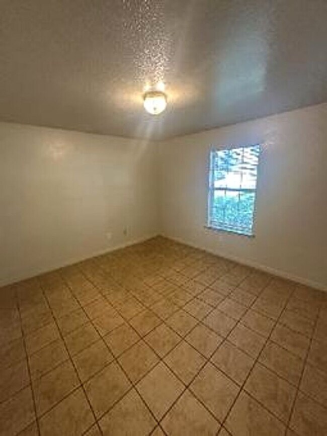 Building Photo - In the heart of Harker Heights this 2-bedr...